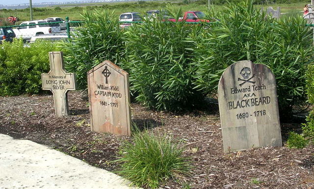 DSCN1834.JPG
Mutiny Bay graves