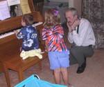 DSCN1161.JPG
Dad & kids @ piano
